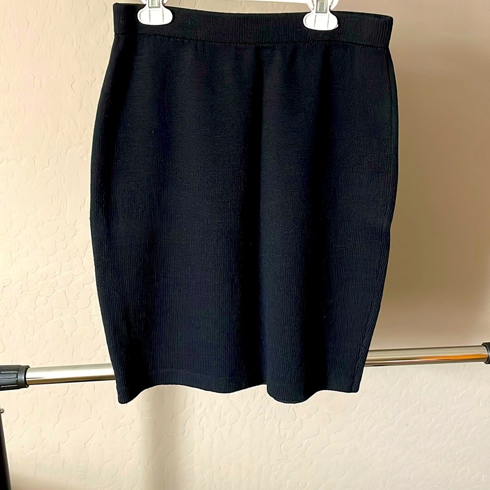 St. John Rich Black Knit Pencil Skirt